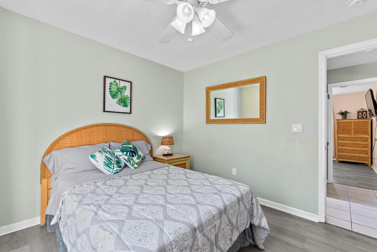 Surfside Paradise Retreat - 3Br And 2Ba Duplex, Grill, Dog Friendly - Close To The Beach! Melbourne Exterior photo