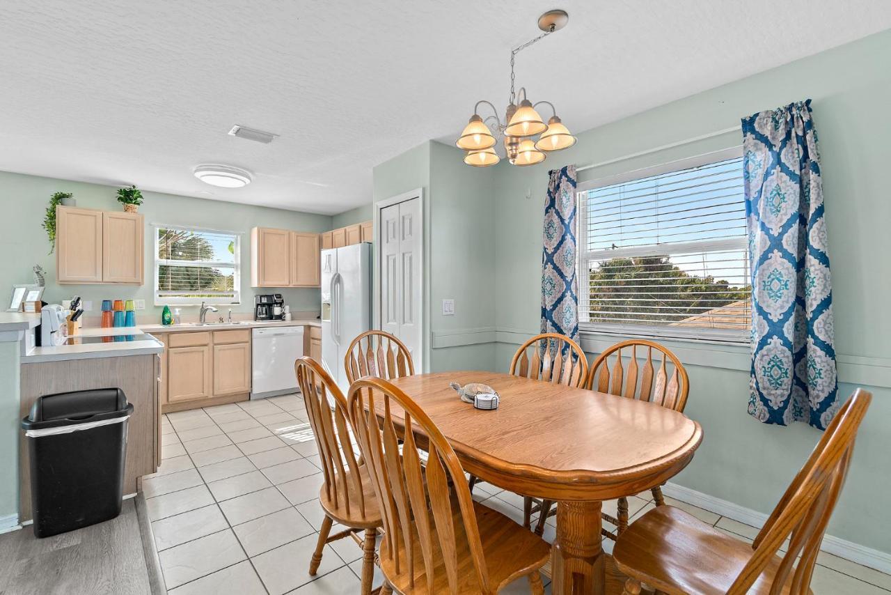 Surfside Paradise Retreat - 3Br And 2Ba Duplex, Grill, Dog Friendly - Close To The Beach! Melbourne Exterior photo